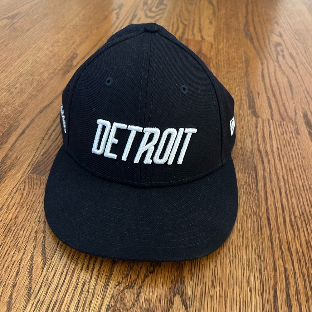 Detroit Tigers New Era 9Fifty SnapBack Adjustable Hat Navy Color